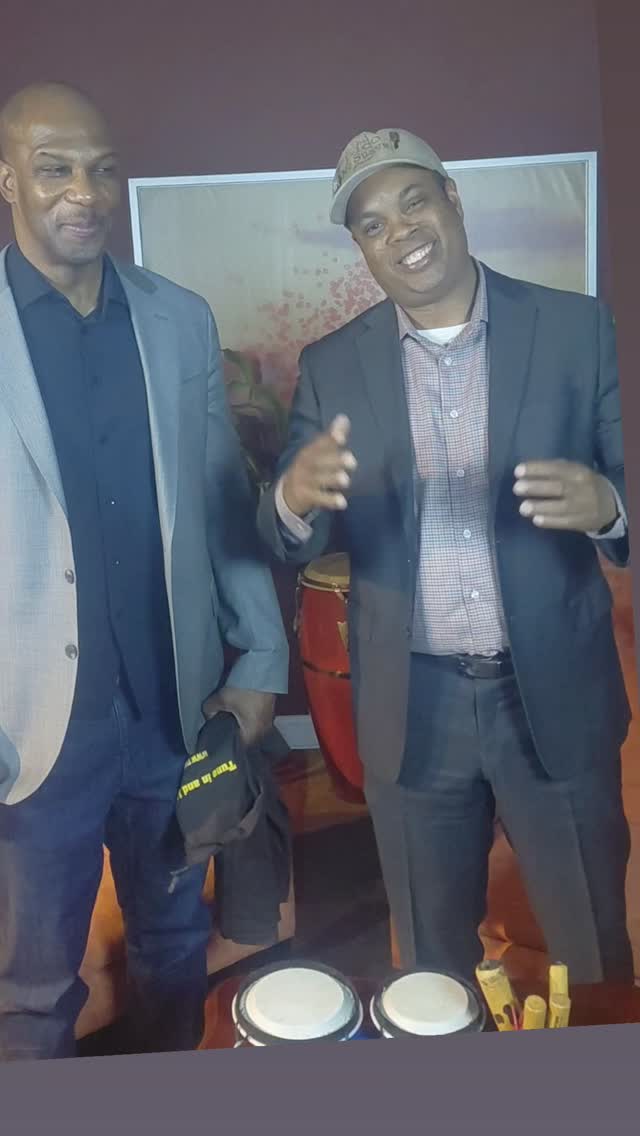 What a great interview with Chicago's very own Will Adams  from the his hit movie TUBE-E MOVIE shown on Plex for free! 

Make sure you watch the full interview by clicking on the link in our bio! 

#talkshow #talkshowhost #comedy #hollywood