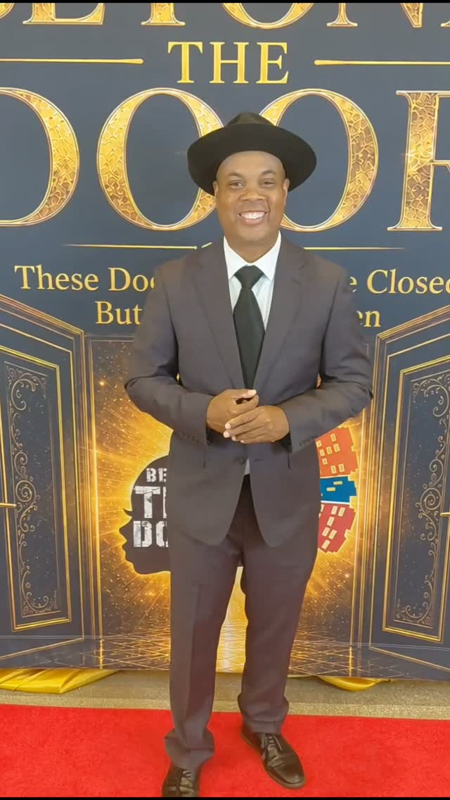 What a fabulous time hosting the red carpet for the amazing stage play by Executive Producer Author Denise Jones! Great times! Dale! 

#redcarpet #talkshow ##redcarpethost
